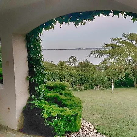 Panorama Apartment *